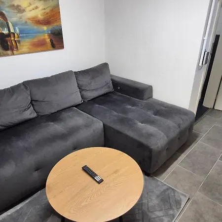 Apartman Five - 5 X Einzelzimmer - Tv - Wifi - Free Parking *