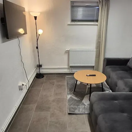 Five - 5 X Einzelzimmer - Tv - Wifi - Free Parking Apartment *