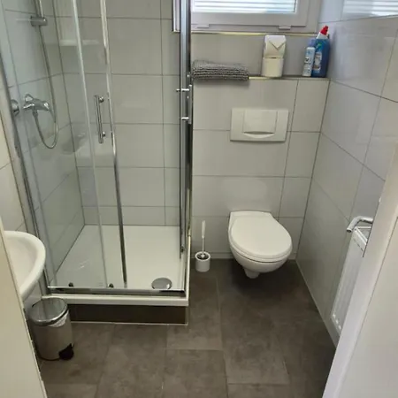 Five - 5 X Einzelzimmer - Tv - Wifi - Free Parking Apartment